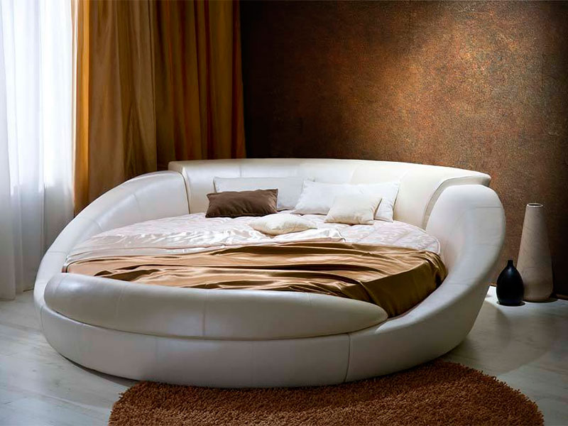 Как выбрать круглый диван-кровать для спальни: разновидности и советы выбора